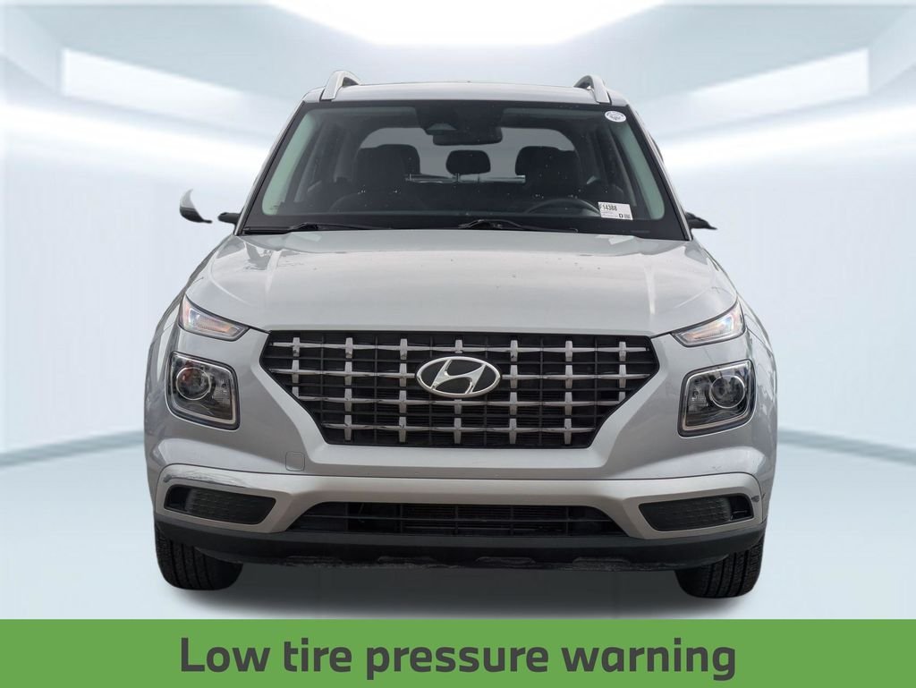 Used 2023 Silver Hyundai SEL image 11