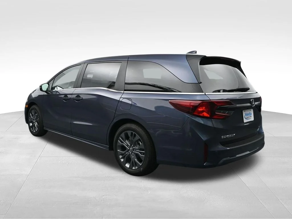 New 2026 Smoke Blue Pearl Honda Touring image 5