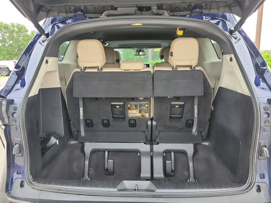 Used 2023  Toyota XLE image 8