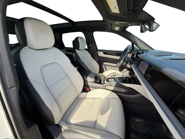 Used 2024  Porsche S image 16