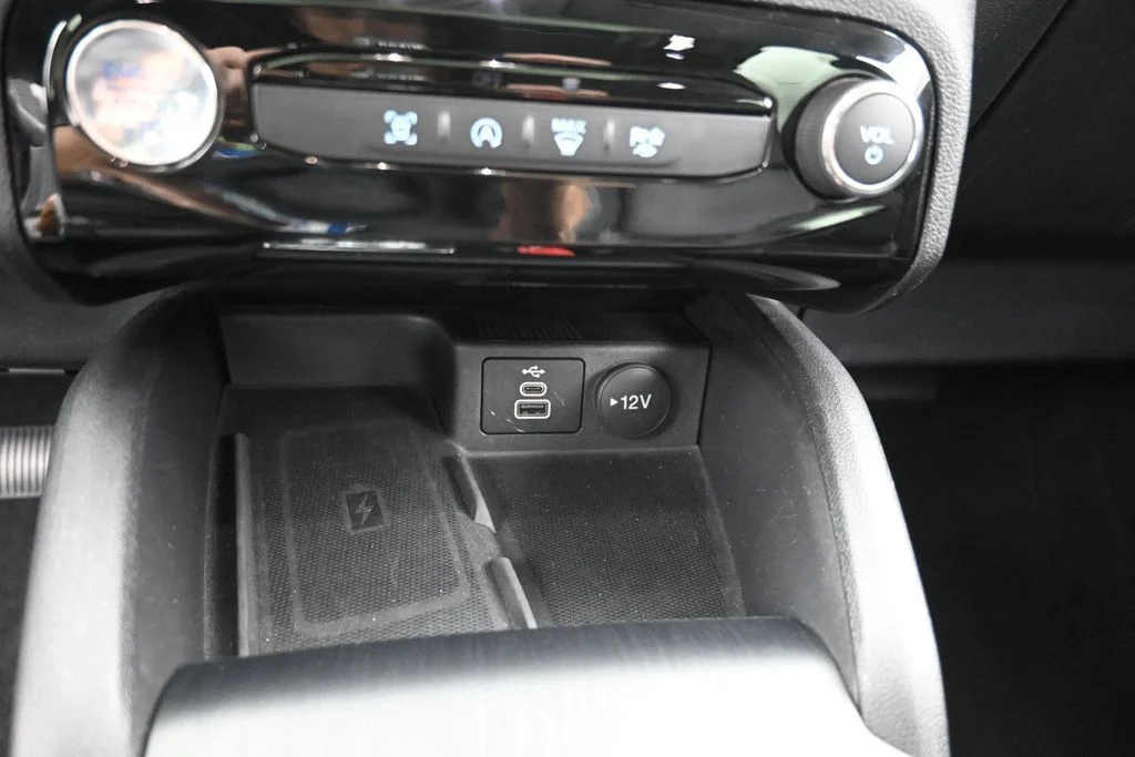 Used 2025 Black Ford Platinum image 22