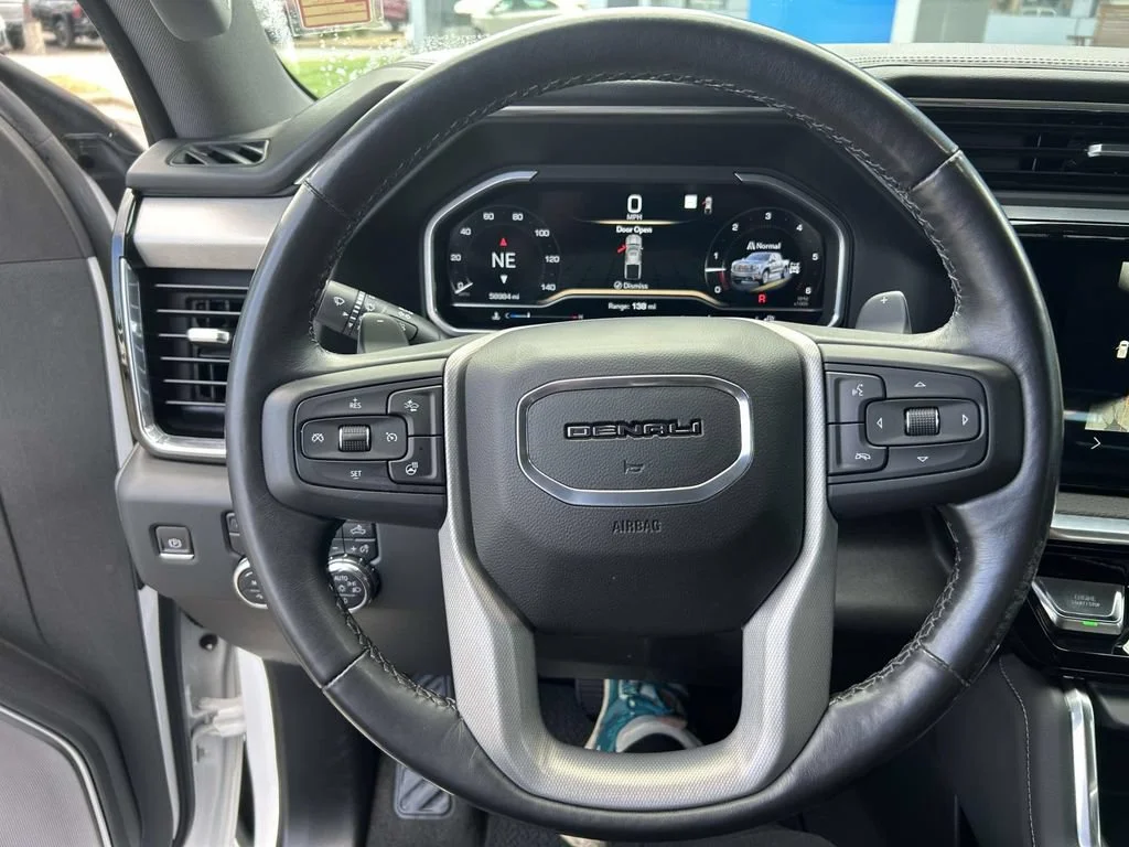 Used 2022 White Frost Tricoat GMC Denali image 28