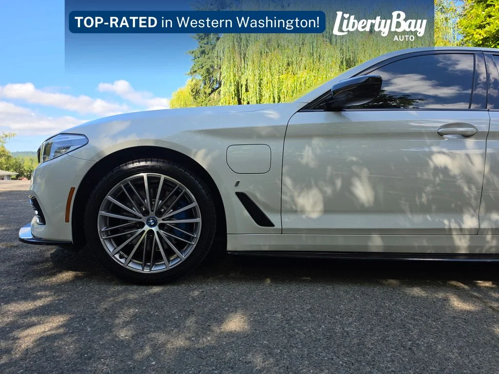 Used 2019 White BMW 530e xDrive iPerformance image 22