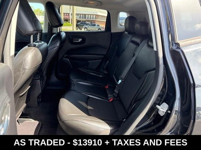 Used 2020 Silver Jeep Latitude image 15