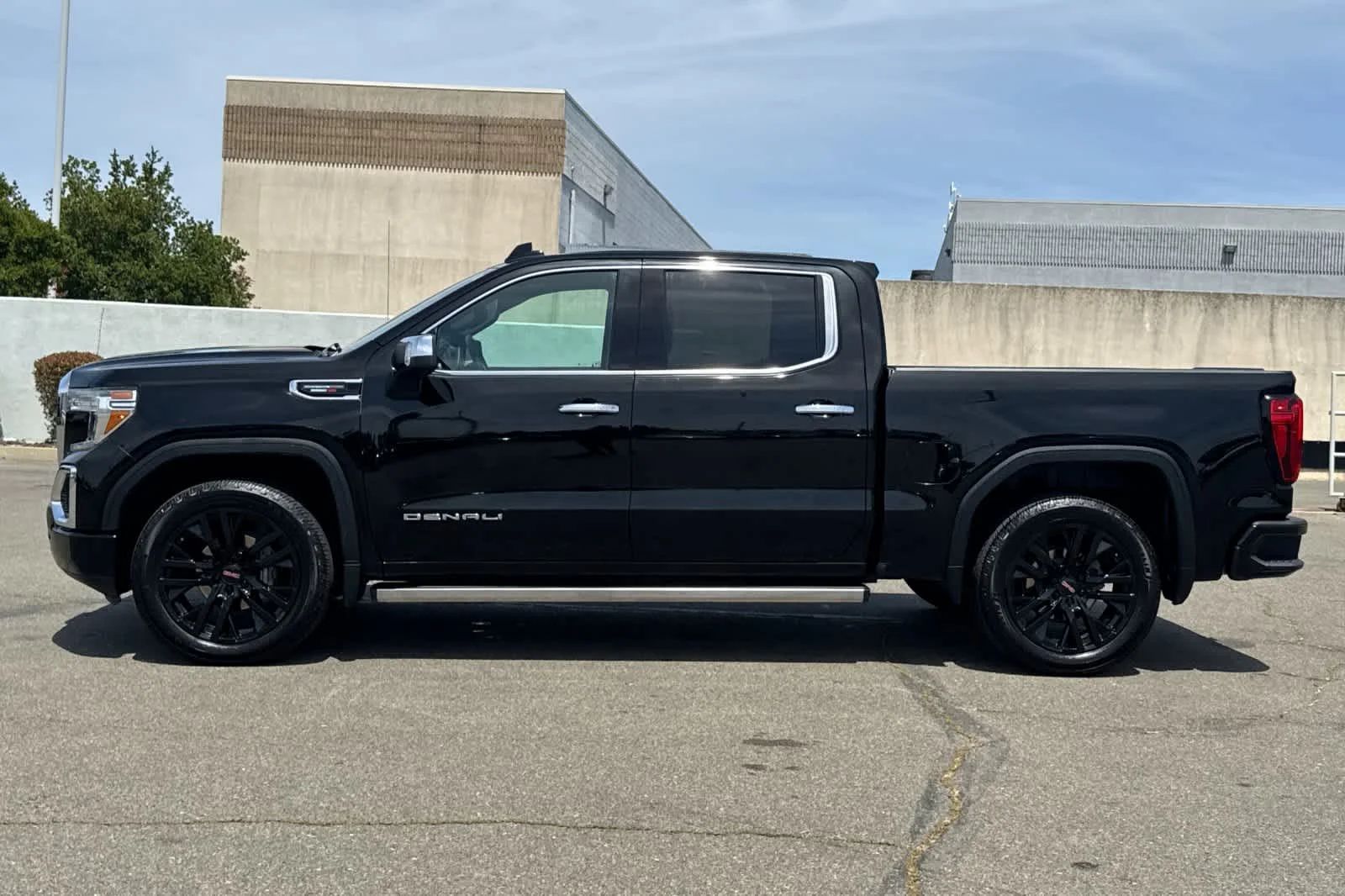 Used 2020 Onyx Black GMC Denali image 9