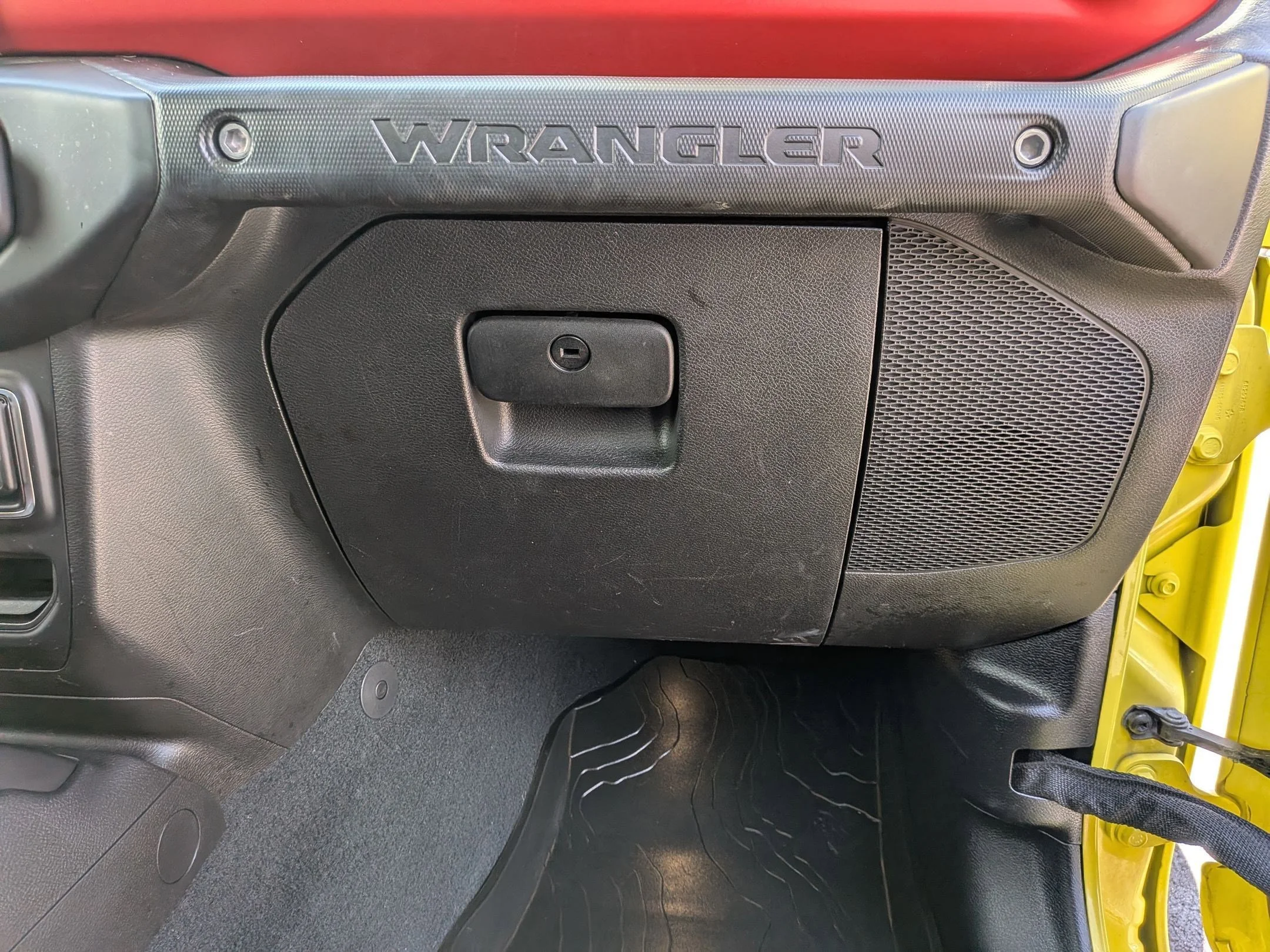 Used 2022 High Velocity Clearcoat Jeep Unlimited Rubicon image 31