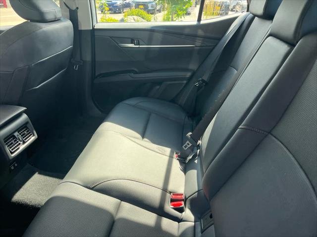 Certified Used 2025 WIND CHILL PEARL Toyota  image 9