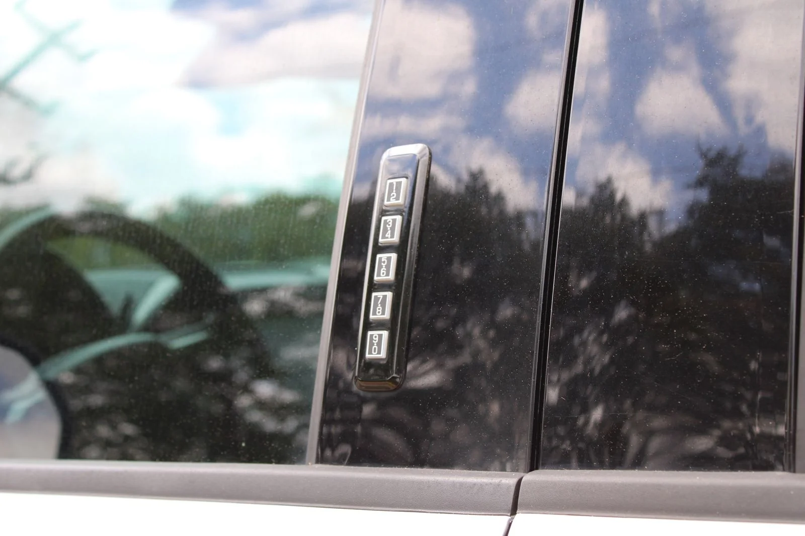 Used 2019 Silver Ford Lariat image 29