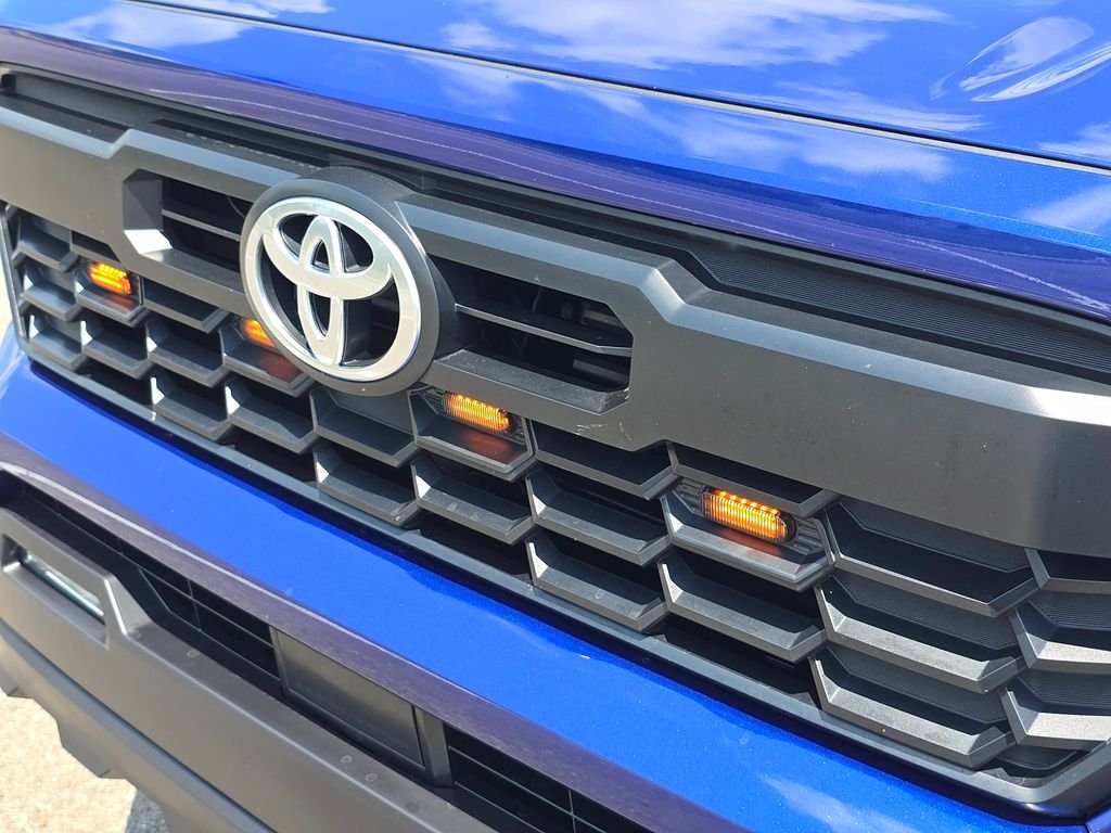 Used 2025  Toyota  image 13