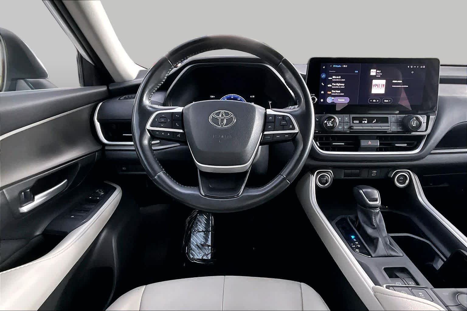 Used 2024 Wind Chill Pearl Toyota XLE image 6