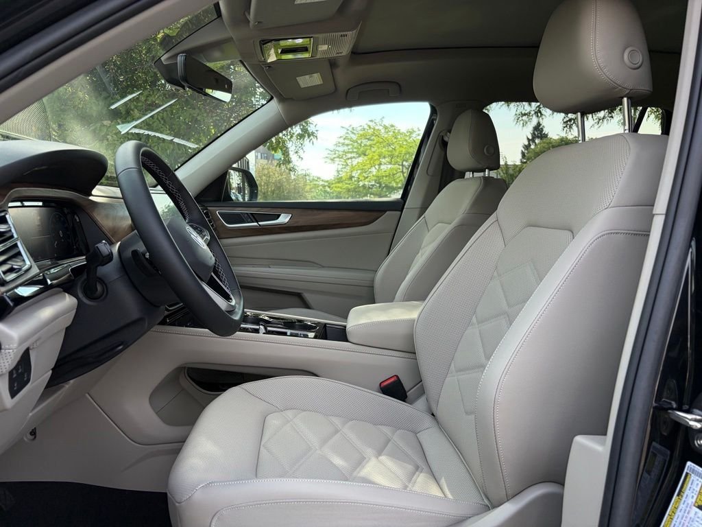 New 2026 Deep Black Pearl Volkswagen 2.0T SE W/TECHNOLOGY image 8