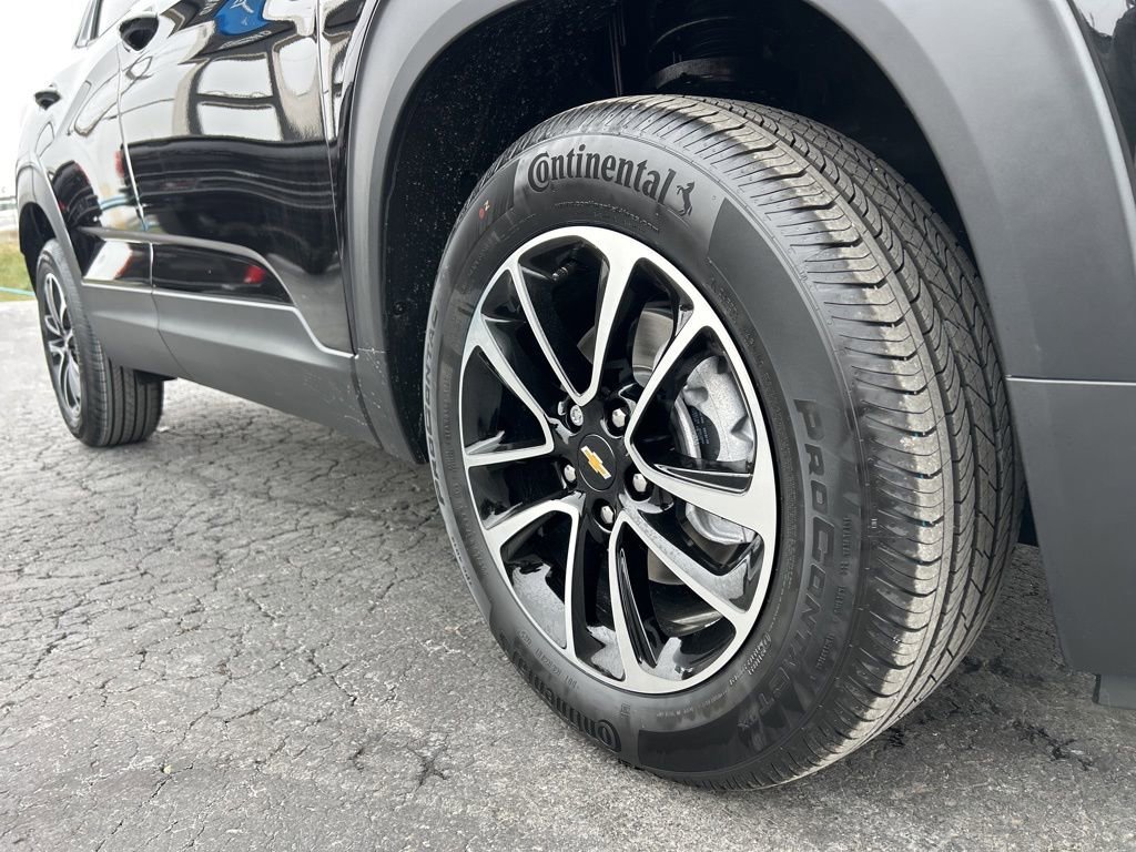 New 2026 Mosaic Black Metallic Chevrolet LT image 11