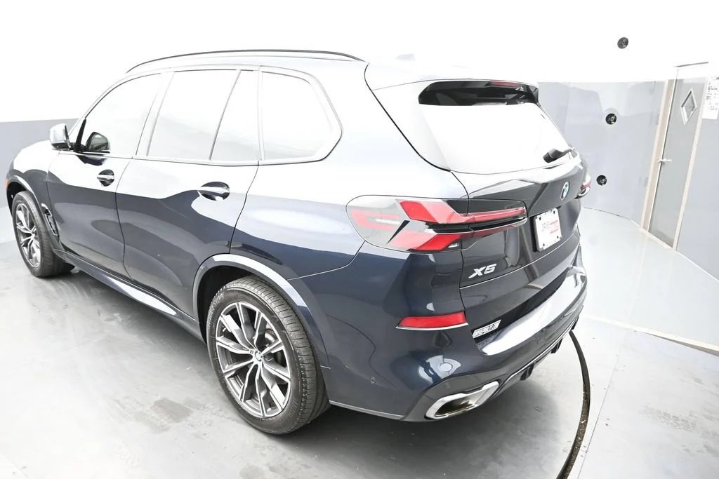 Used 2025 Black BMW xDrive40i image 6