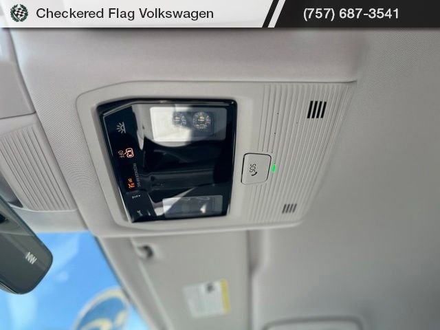 Used 2025 Pure White Volkswagen 2.0T SE image 18