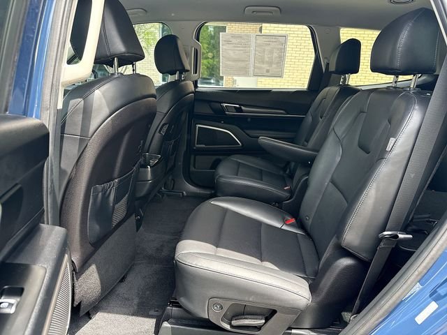 Used 2023 Black Kia S image 23
