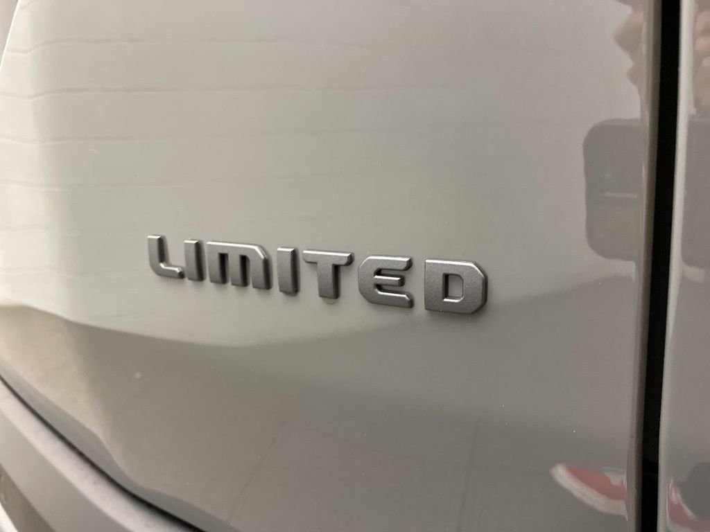 New 2026 Sting-Gray Clear-Coat Exterior Paint Jeep Limited image 5
