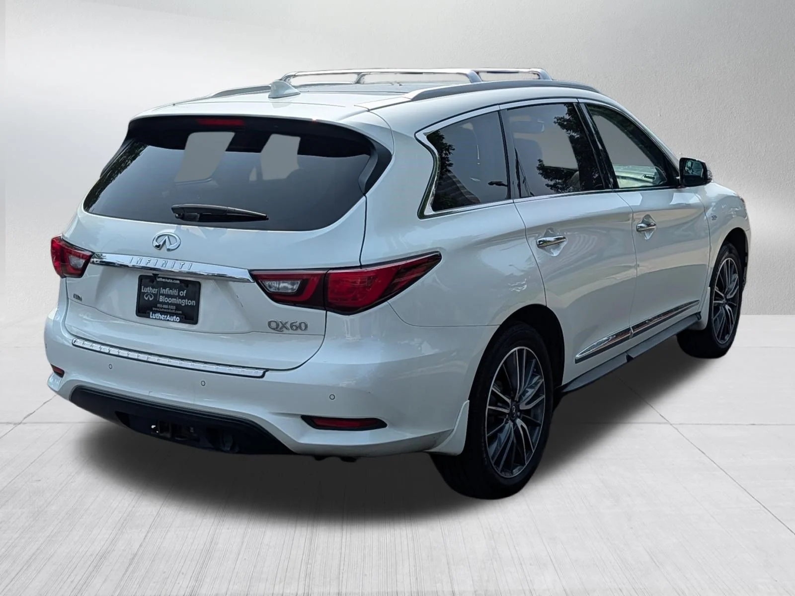 Used 2019 Majestic White INFINITI LUXE image 7