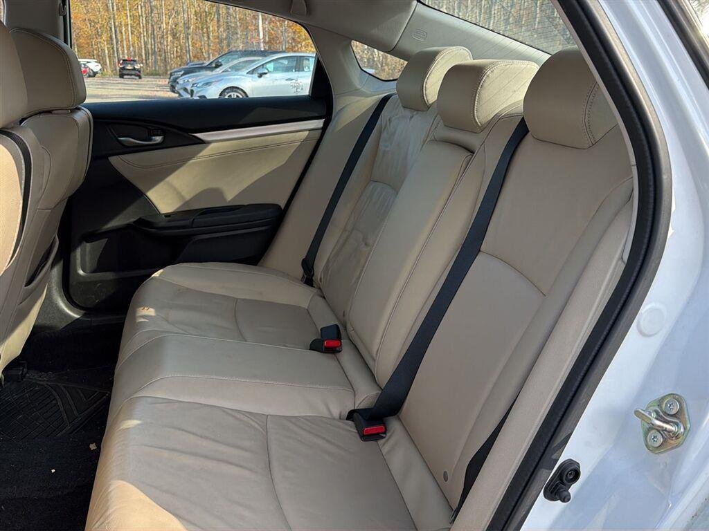 Used 2016 Wh Honda  image 15