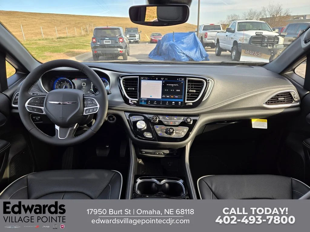 2026 Chrysler Pacifica Limited - Photo 14