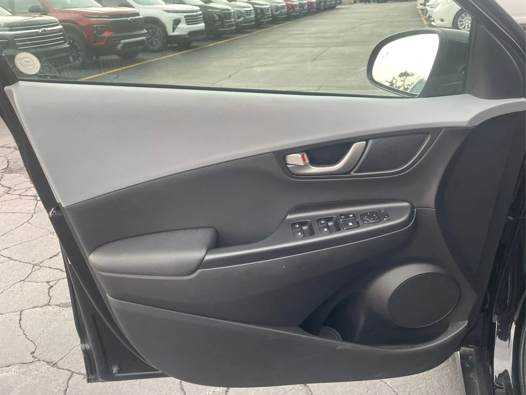 Used 2018 Ultra Black Hyundai Limited image 17