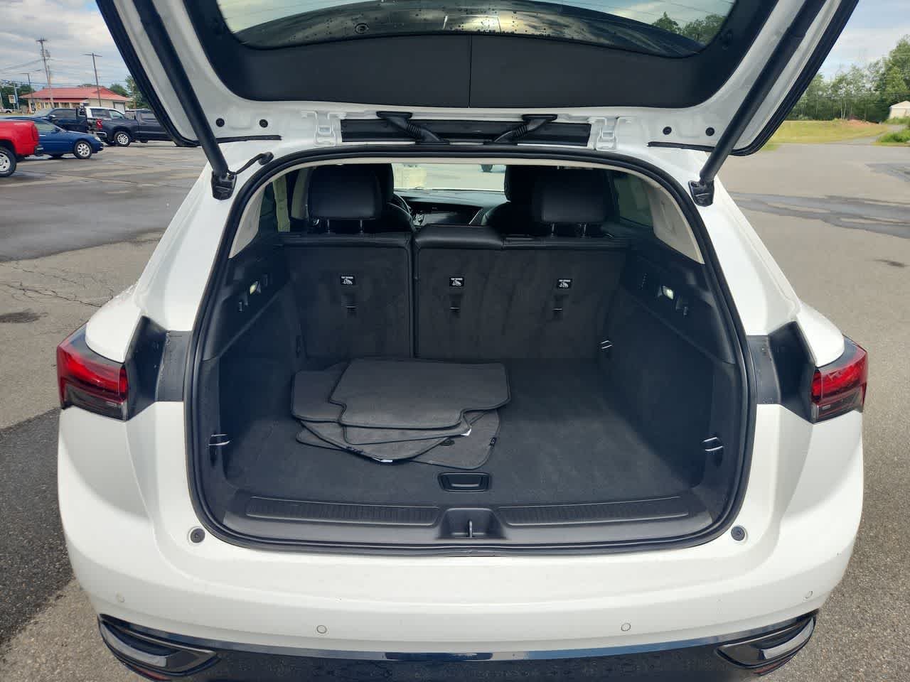 Used 2023 Summit White Buick Essence image 15