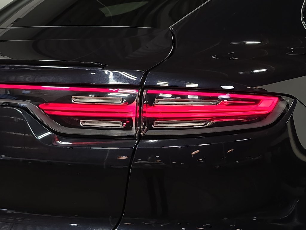 Used 2021  Porsche  image 30