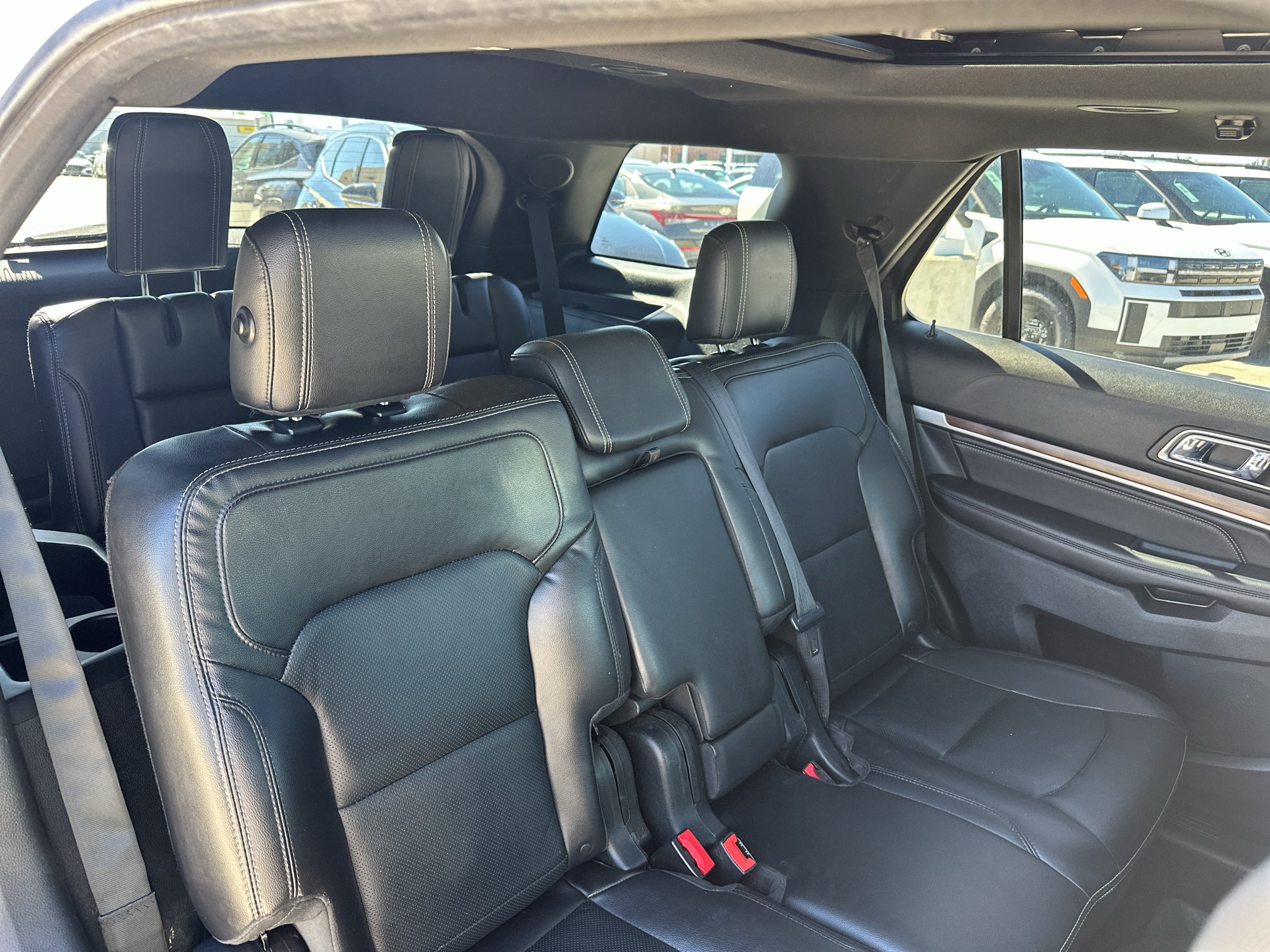Used 2018 White Platinum Metallic Tri-Coat Ford Limited image 34