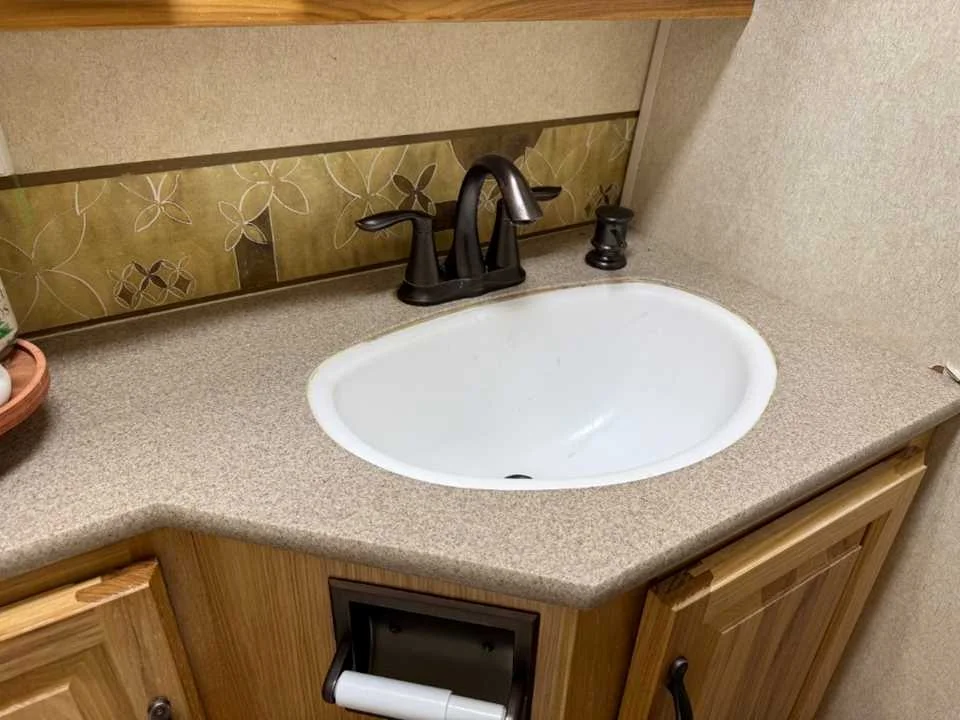 Used 2011 SILVER AIRSTREAM  image 35