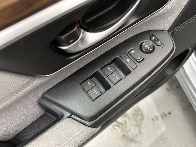Used 2022  Honda EX image 19
