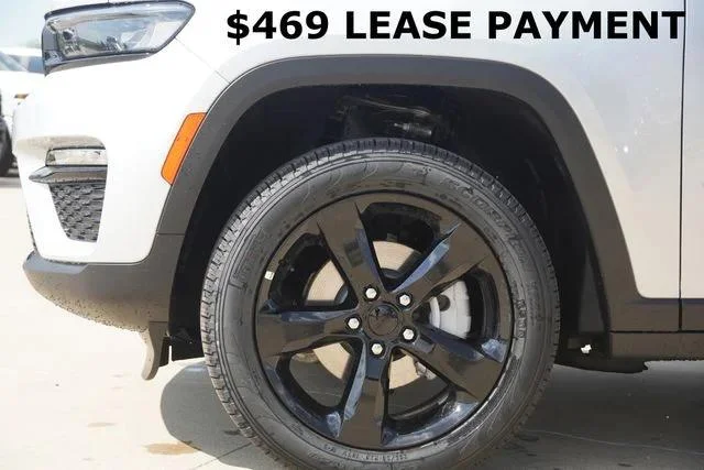 New 2025 Silver Zynith Exterior Paint Jeep Limited image 5