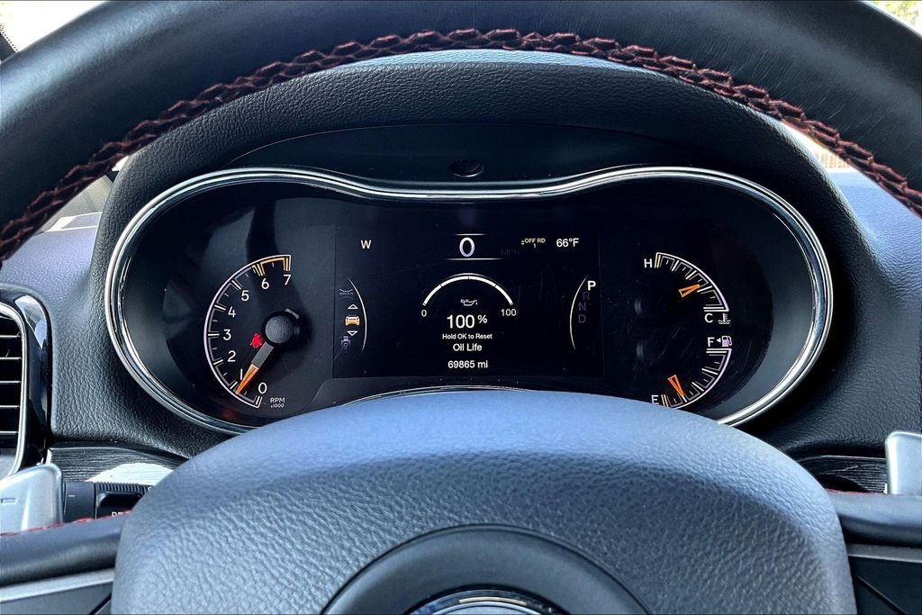 Used 2019 Silver Jeep Trailhawk image 12