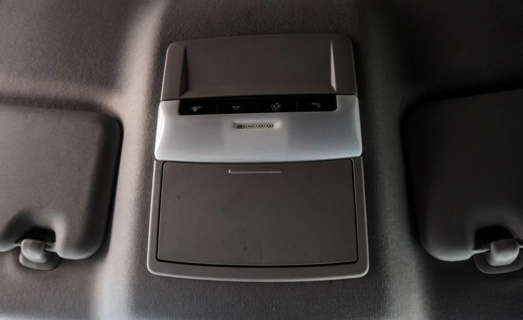 Used 2022 White Nissan SR image 22