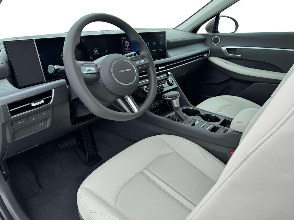 New 2025 White Hyundai SE image 33