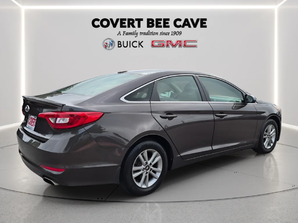 Used 2015 Brown Hyundai SE image 9