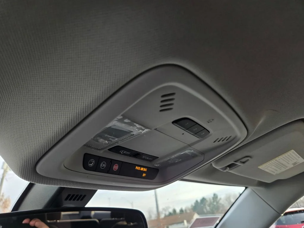 Used 2019 White Chevrolet LT AWD image 17