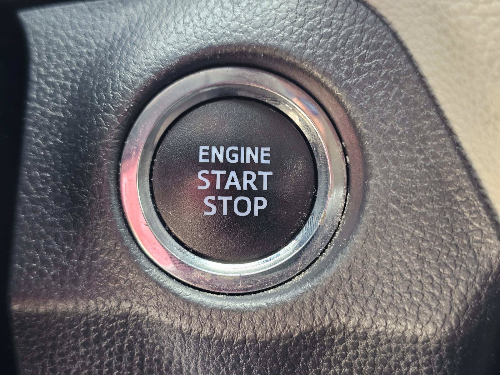 Used 2021 Silver Toyota XLE image 23
