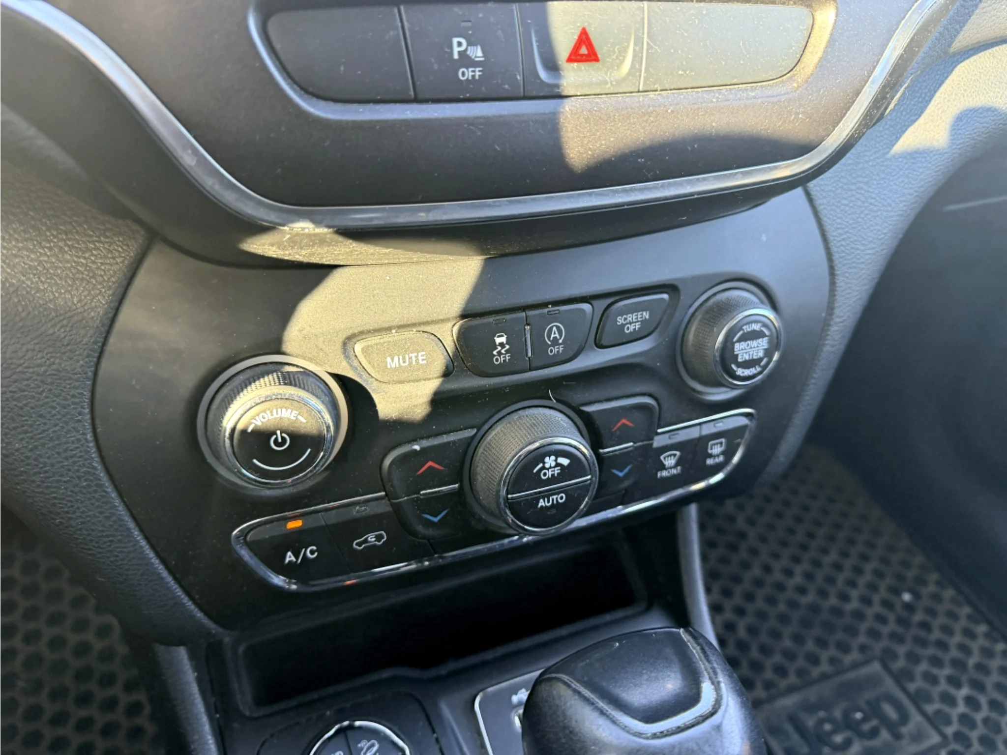 Used 2020 Velvet Red Pearlcoat Jeep Trailhawk image 6