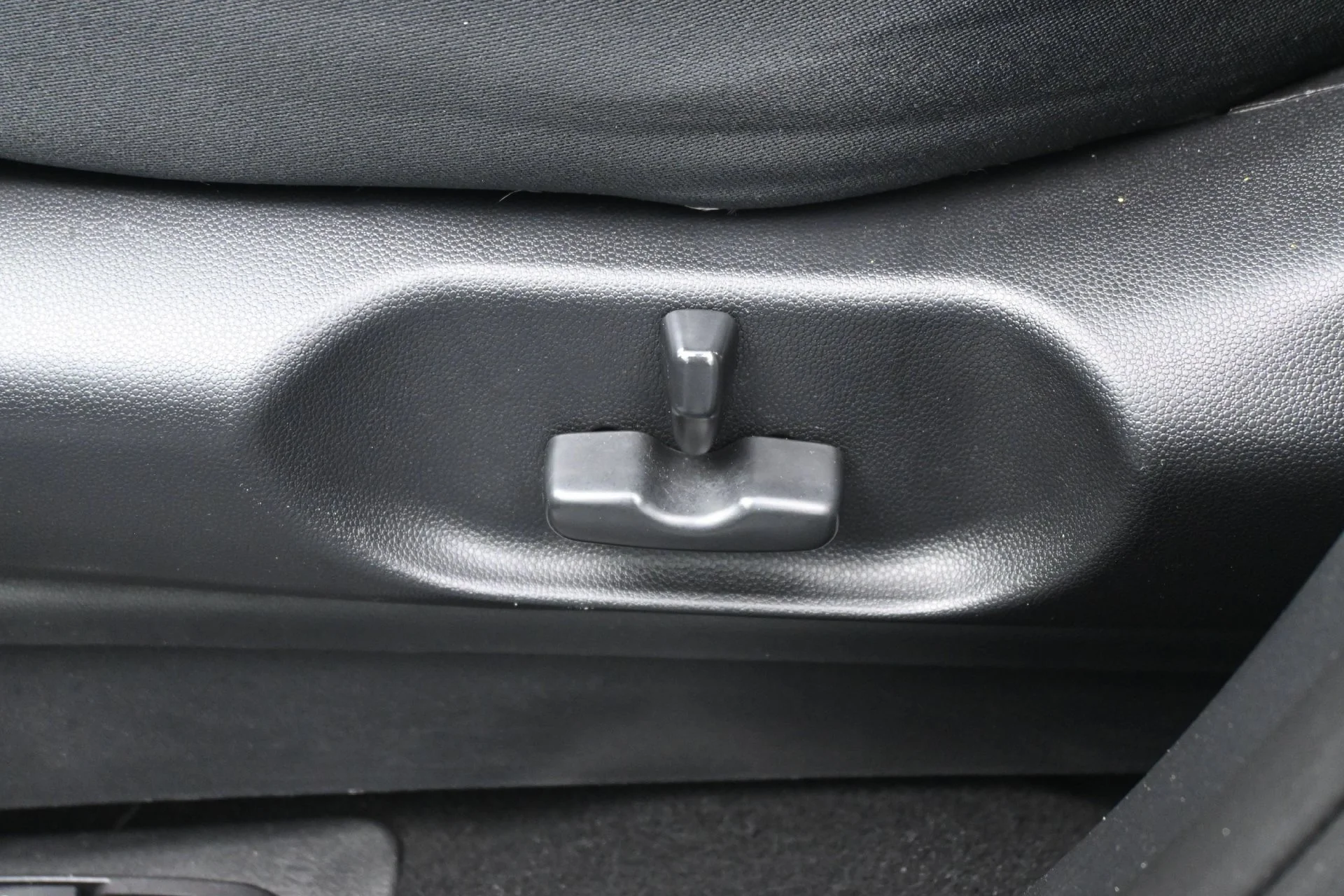 Used 2011 Brilliant Black Clearcoat Mazda Sport image 26