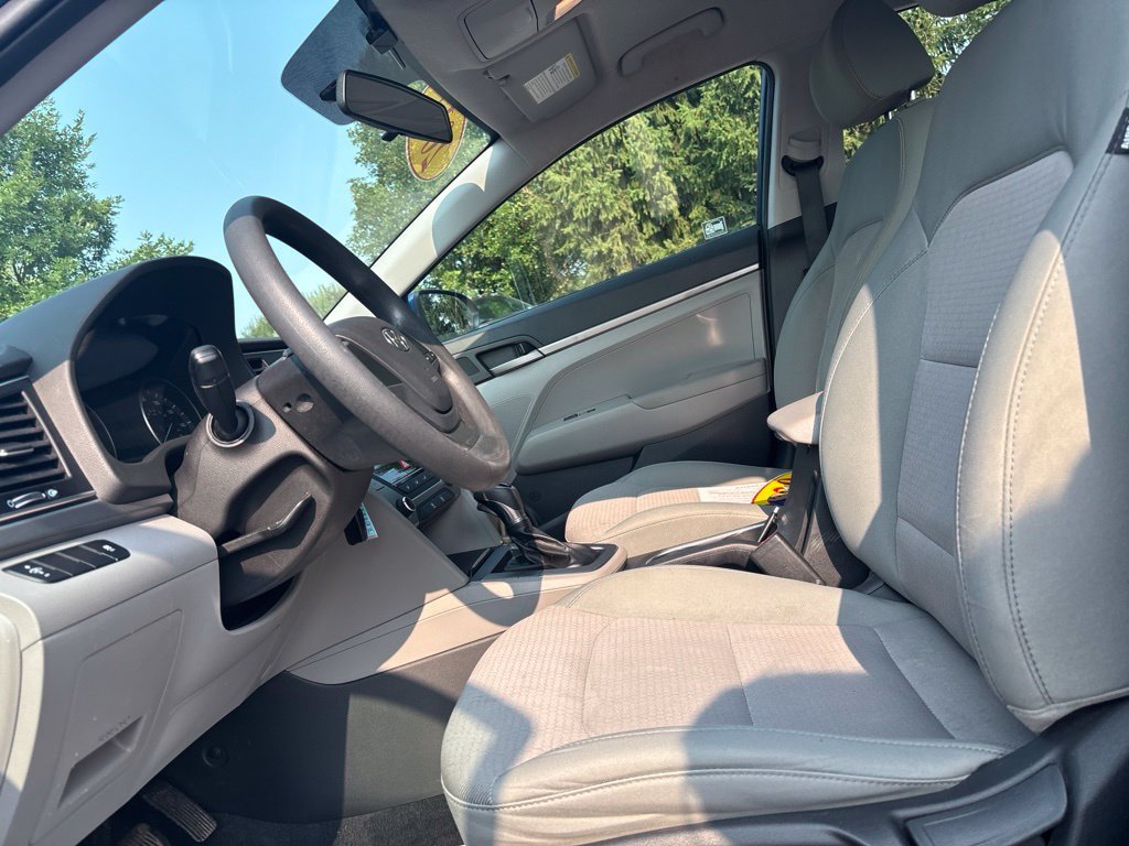 Used 2017 Blue Hyundai SE image 10