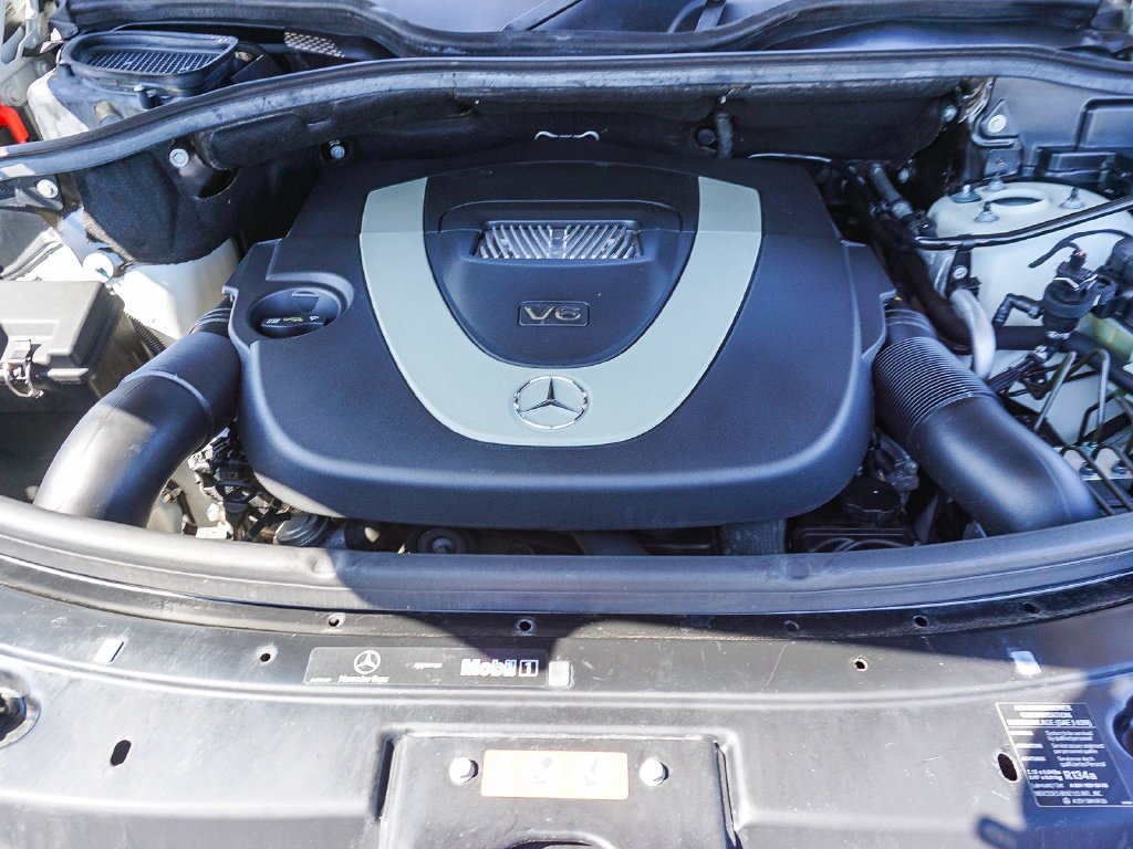 Used 2010 White Mercedes-Benz ML 350 image 25