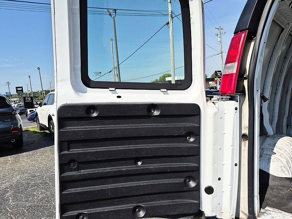 Used 2019 Summit White Chevrolet Work Van image 27