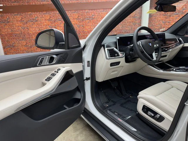 Used 2026 White BMW xDrive40i image 9