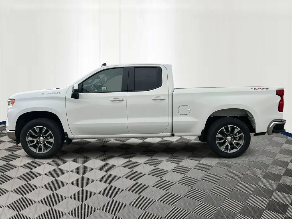 New 2026 Summit White Chevrolet LT (2FL) image 2