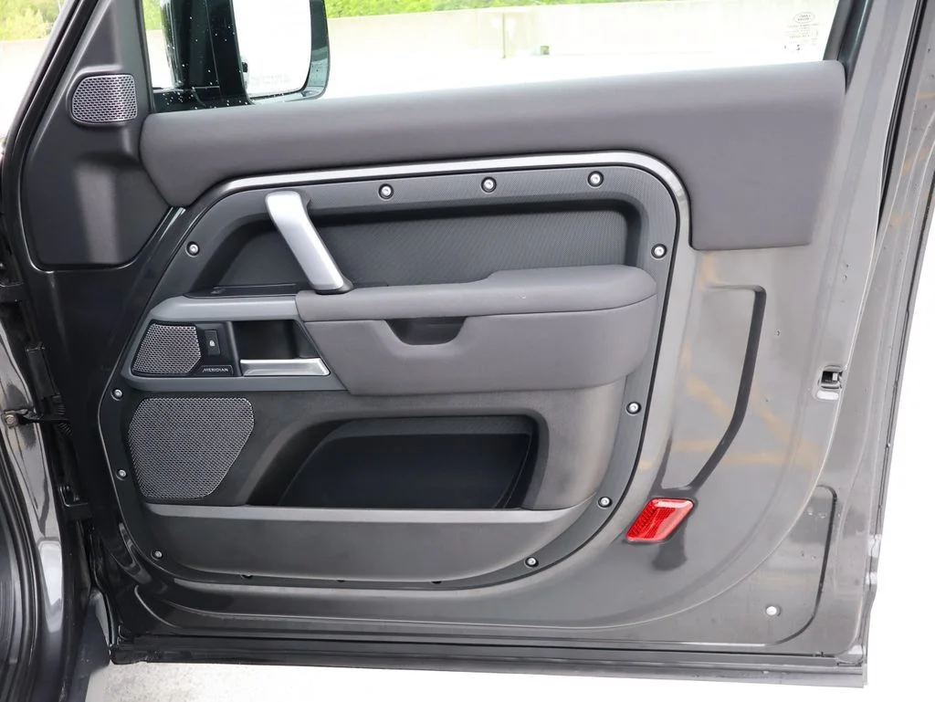 2022 Land Rover Defender X-Dynamic S - Photo 14
