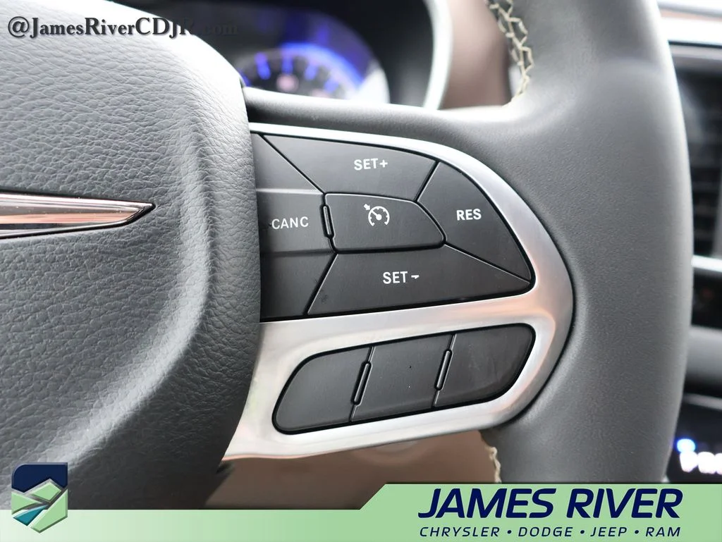 Used 2023 White Chrysler LX image 28