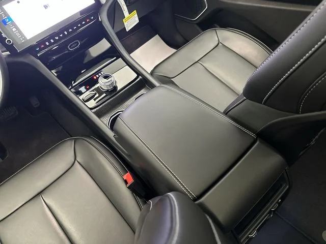 New 2026 Diamond Black Crystal Pearl-Coat Exterior Paint Jeep Limited image 25