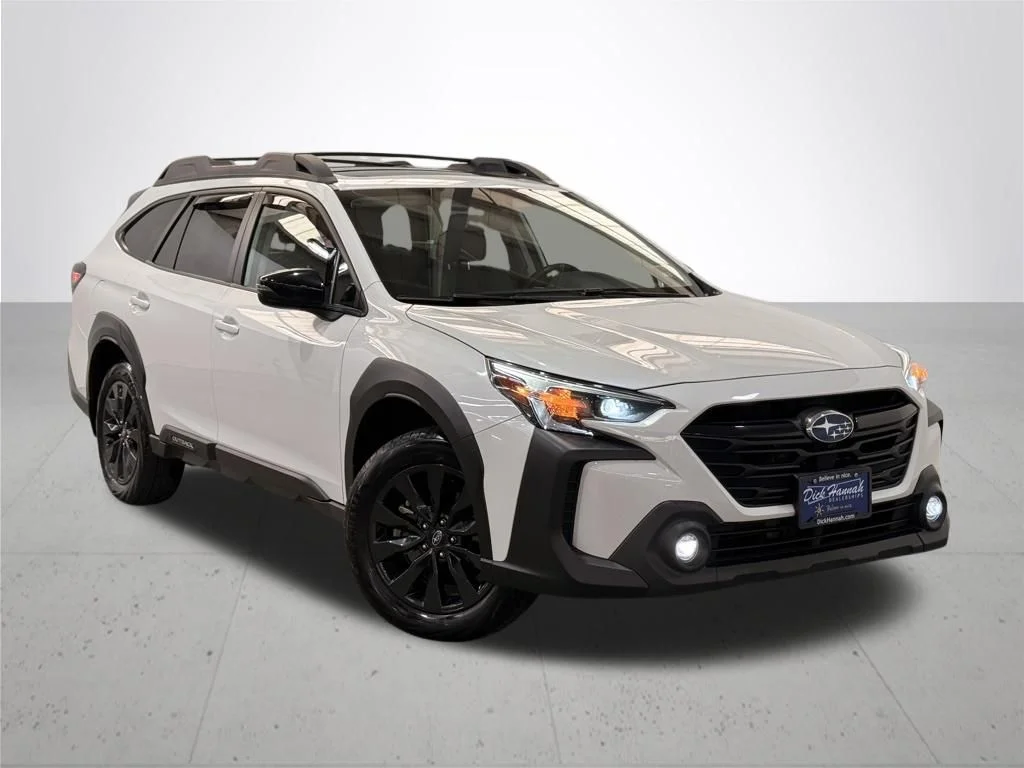 Used 2023 White Subaru Onyx Edition XT image 7