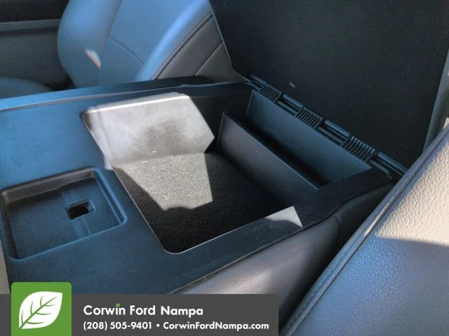 Used 2022 Black Metallic Ford  image 19