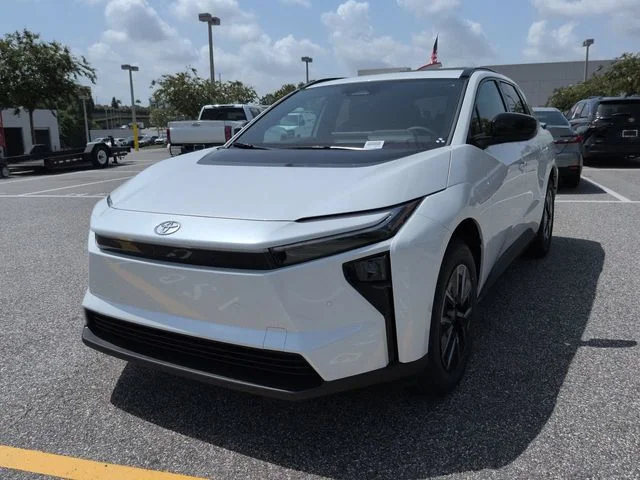 New 2026 Wind Chill Pearl Toyota XLE image 8