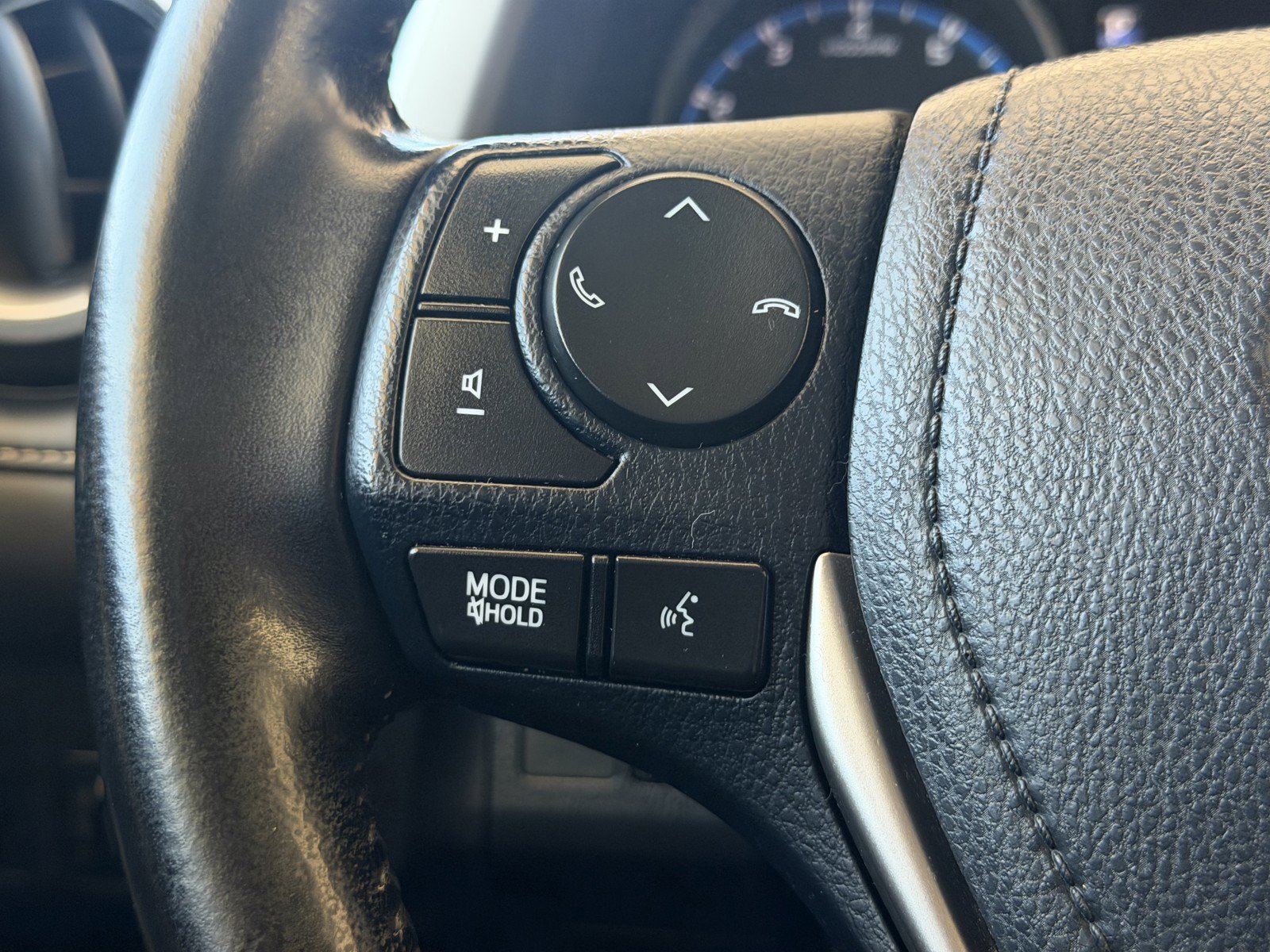 Certified Used 2018 Magnetic Gray Metallic Toyota XLE image 17